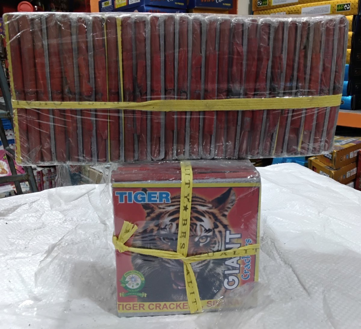 28 GIANT CRACKERS