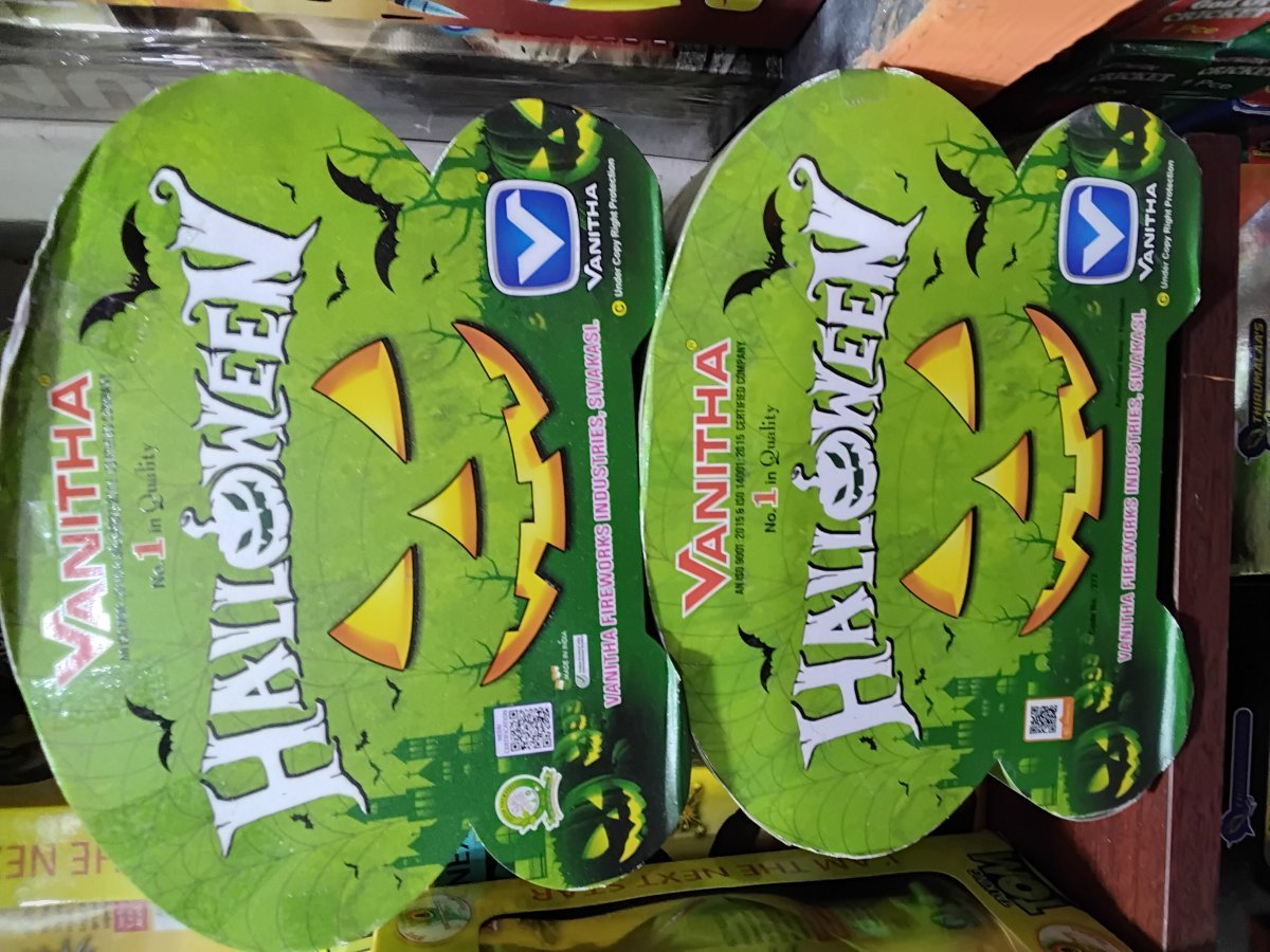 HALLOWEEN ( VANITHA)
